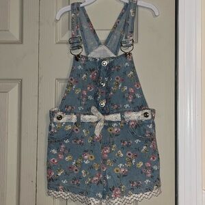 Floral short Overall size 6